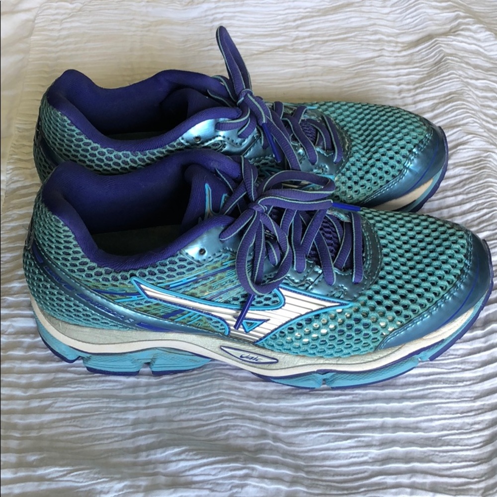 Mizuno Tennis Shoes
